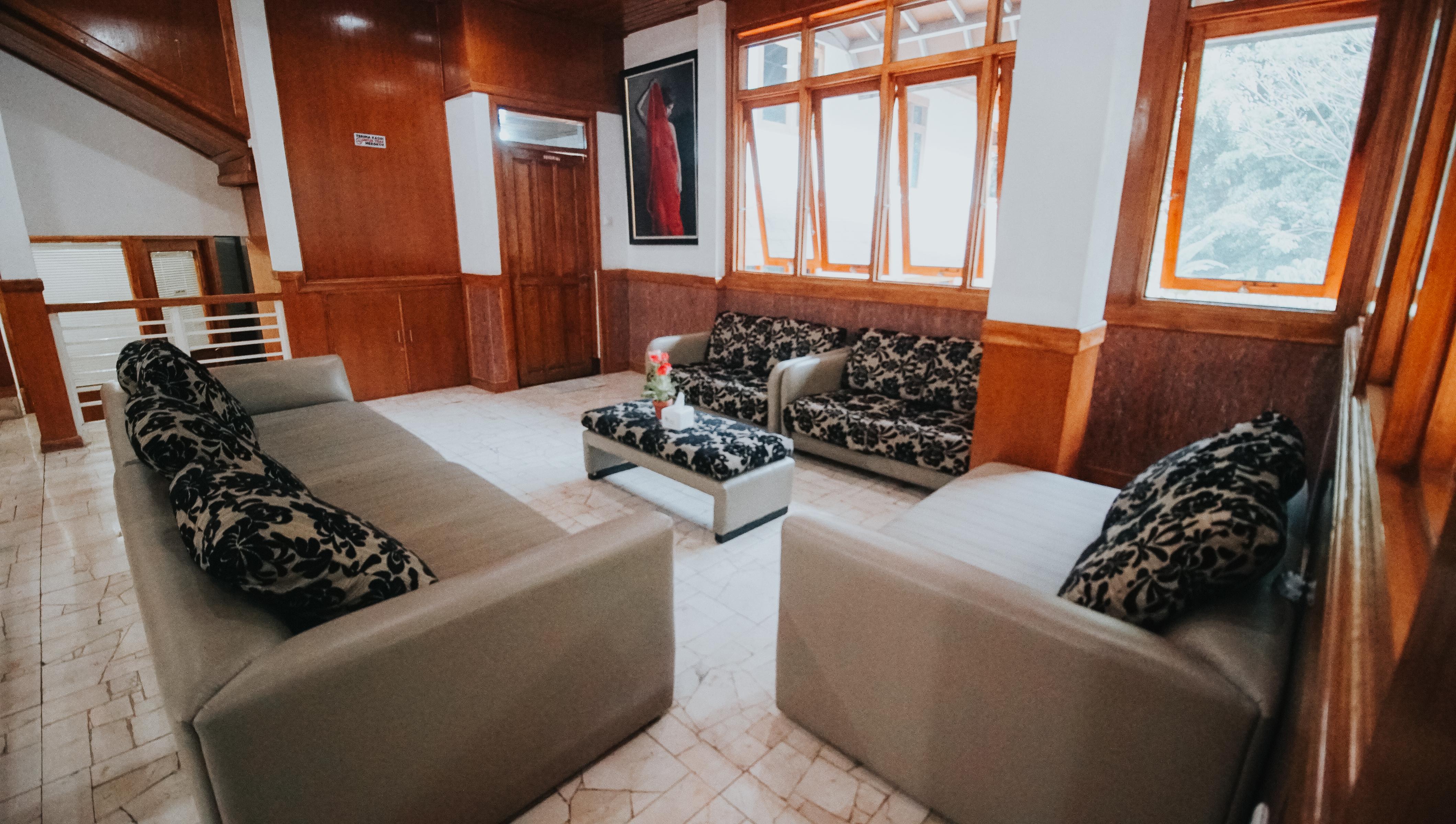 Oyo 1209 Tirtasari Nice Guesthouse Bandung Luaran gambar
